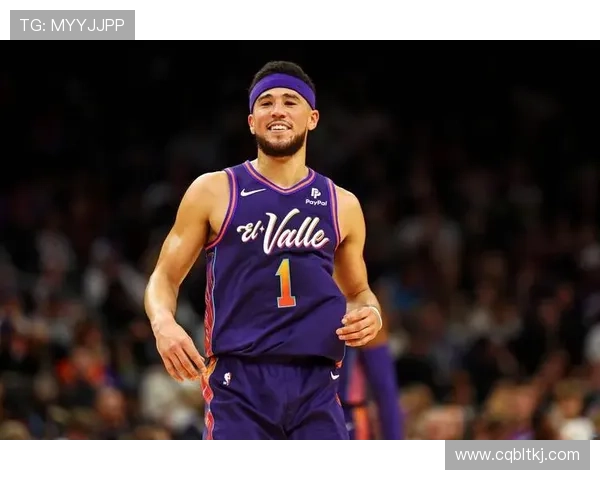 布克上半场12中5得14分5篮板罚球7中4艰难支撑球队进攻