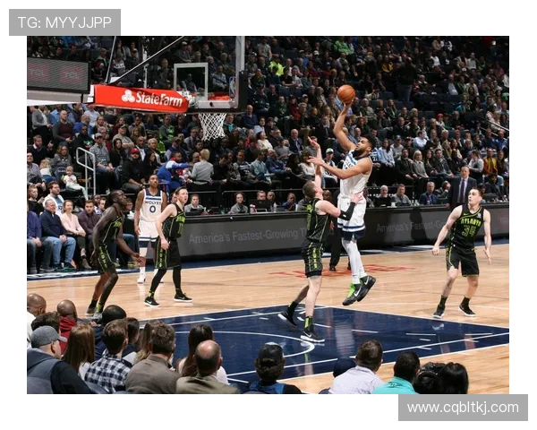 阿夫迪亚抢断后一路狂奔灵巧过人上演一条龙单臂暴扣点燃全场激情